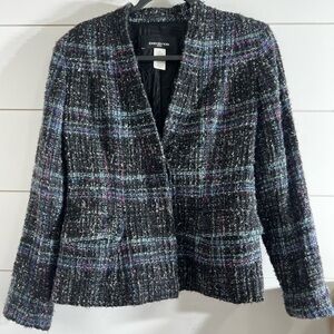 Jones New York 3 button tweed jacket/ blazer. Size 6P. 75% virgin wool‎
